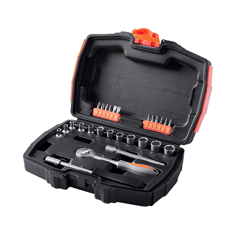 28 db-os szerszámkészlet